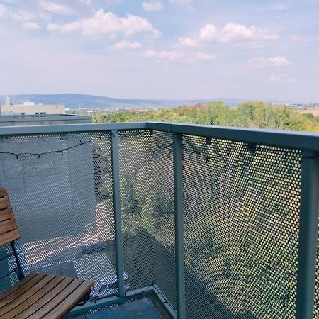 Airport Studio For Two, Free Parking, Airport View Bratislava Esterno foto