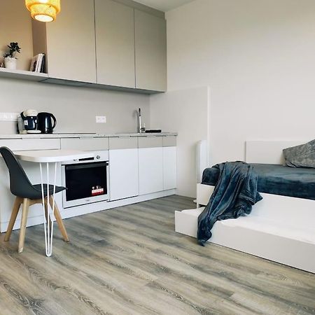 Airport Studio For Two, Free Parking, Airport View Bratislava Esterno foto
