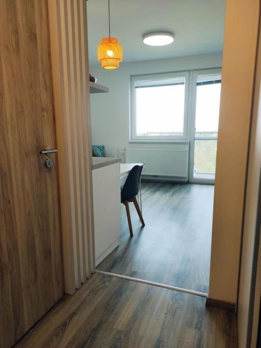 Airport Studio For Two, Free Parking, Airport View Bratislava Esterno foto