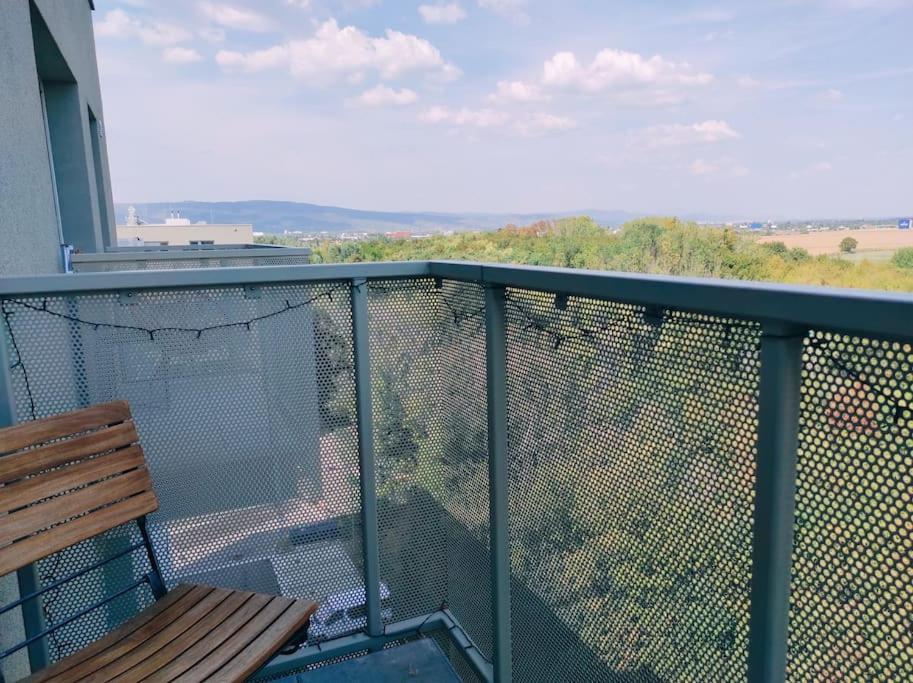 Airport Studio For Two, Free Parking, Airport View Bratislava Esterno foto