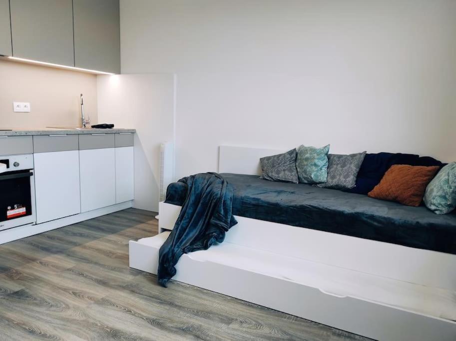 Airport Studio For Two, Free Parking, Airport View Bratislava Esterno foto
