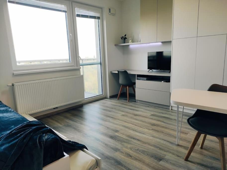 Airport Studio For Two, Free Parking, Airport View Bratislava Esterno foto